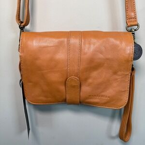 Wanderers Travel Co NWT The Notting Hill Brown Crossbody Clutch Classic Tan